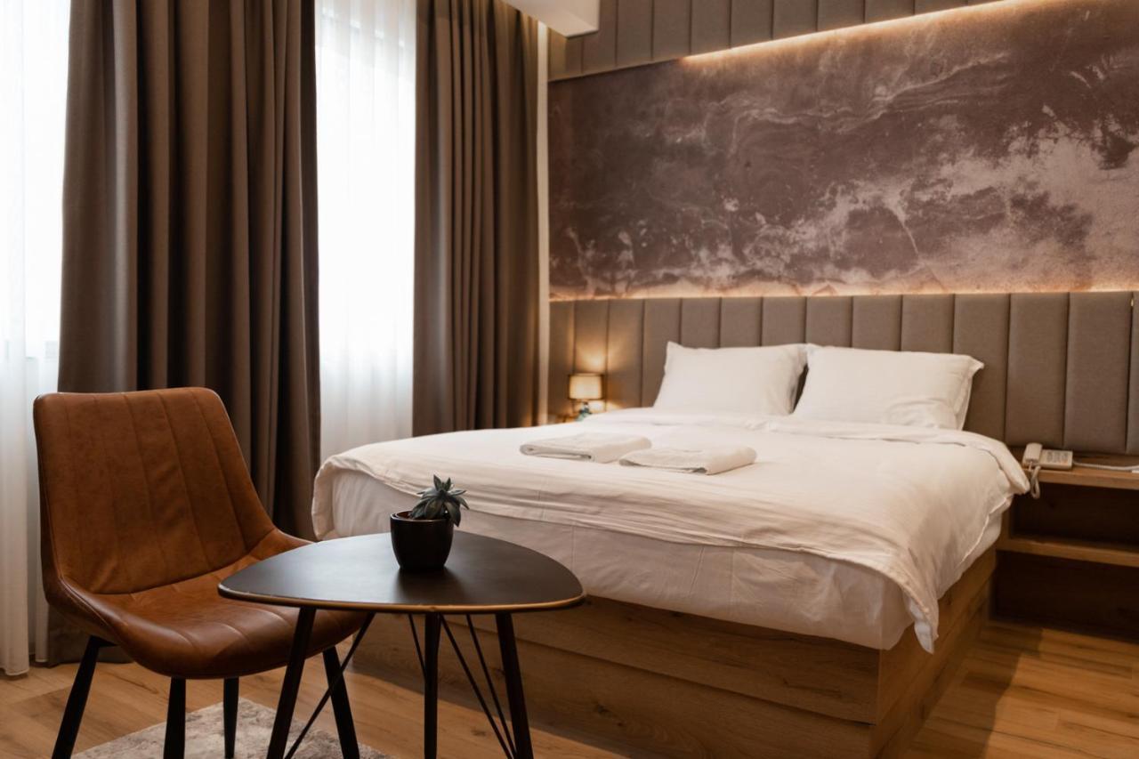 Roadside Hotel Lipjan Екстер'єр фото