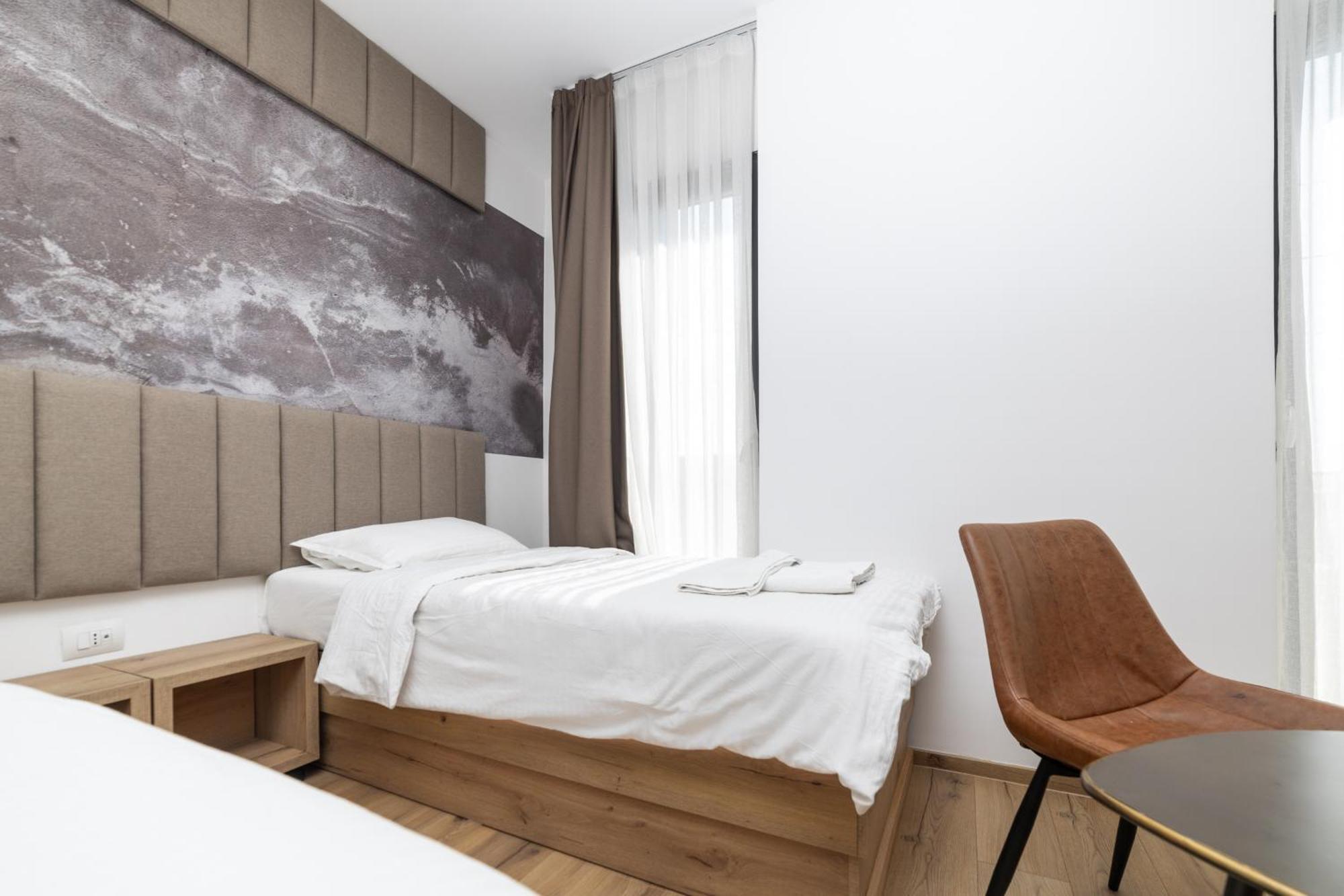 Roadside Hotel Lipjan Екстер'єр фото