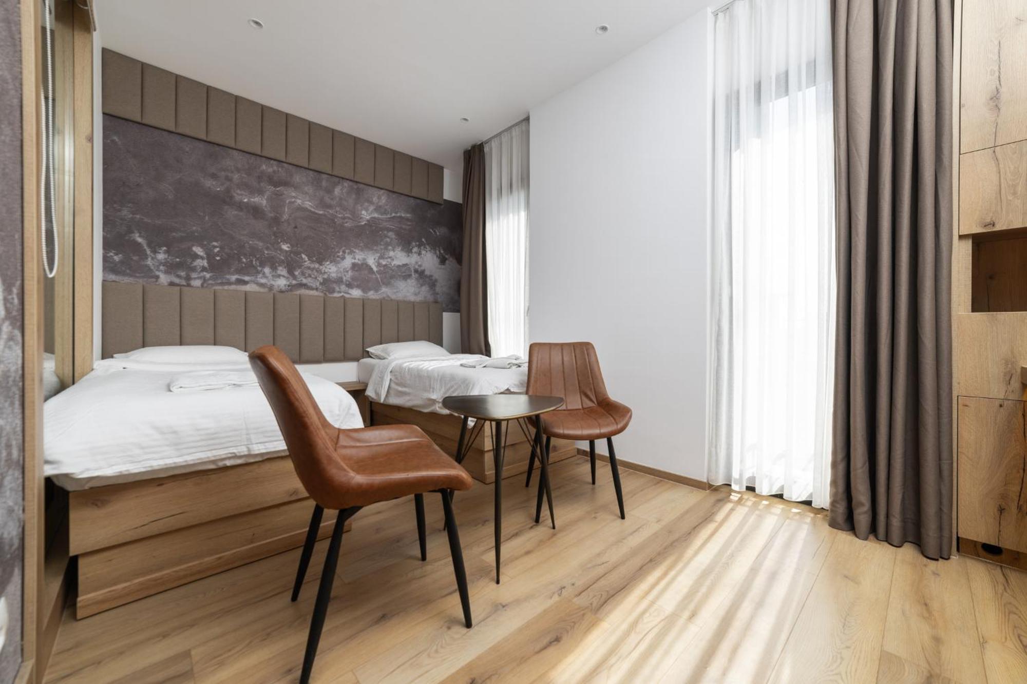 Roadside Hotel Lipjan Екстер'єр фото