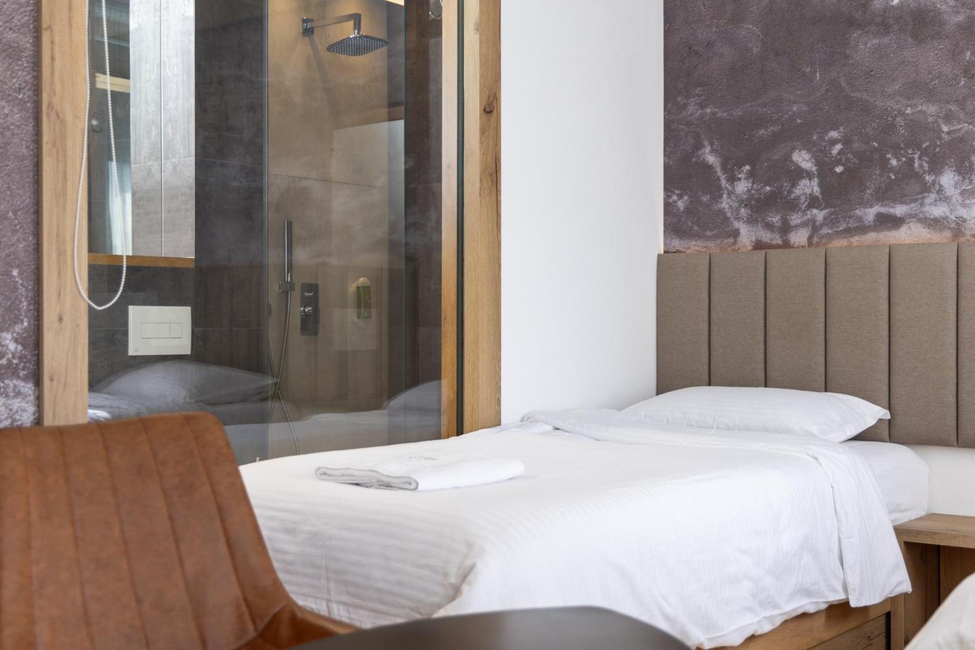 Roadside Hotel Lipjan Екстер'єр фото