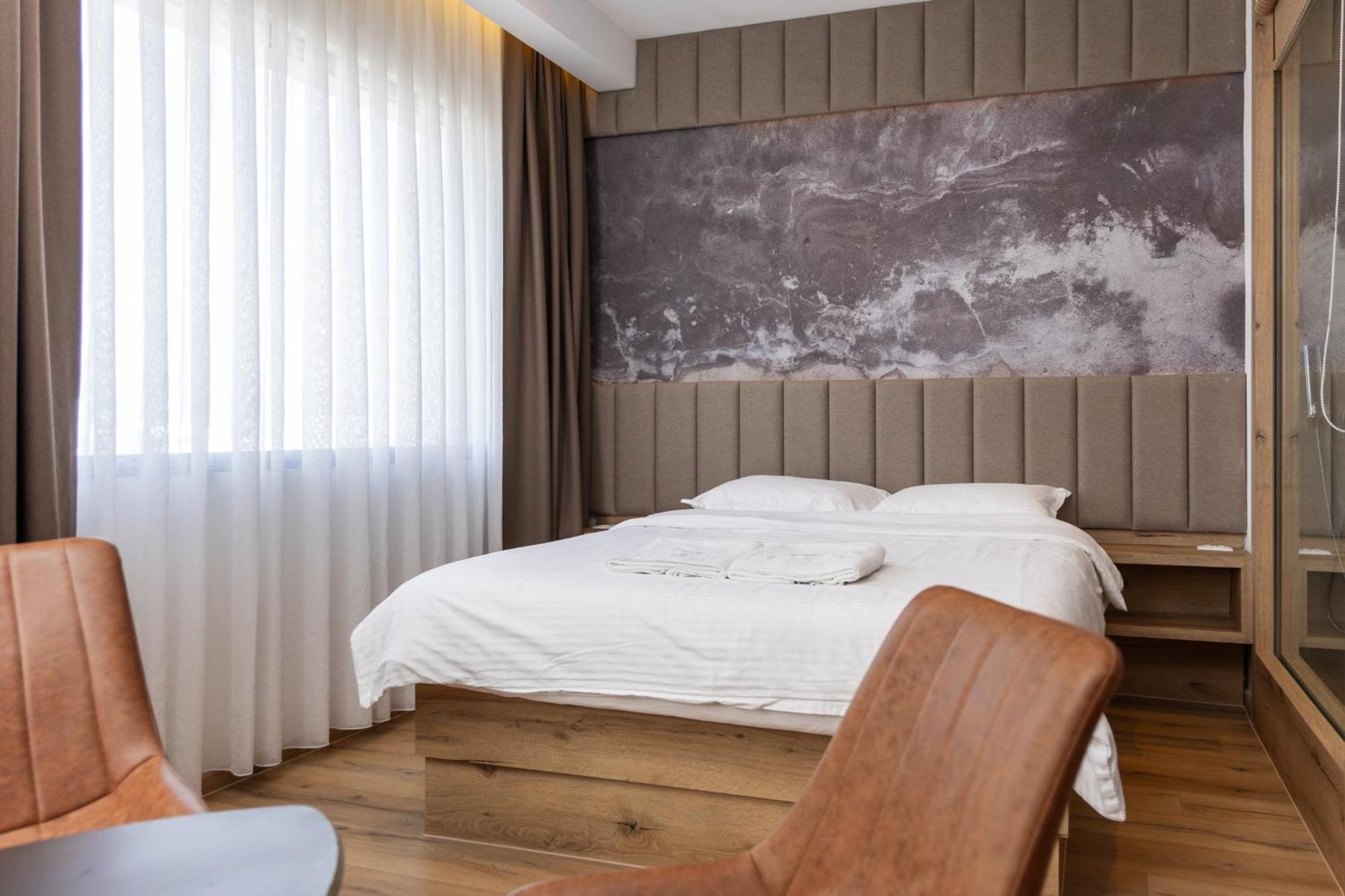 Roadside Hotel Lipjan Екстер'єр фото