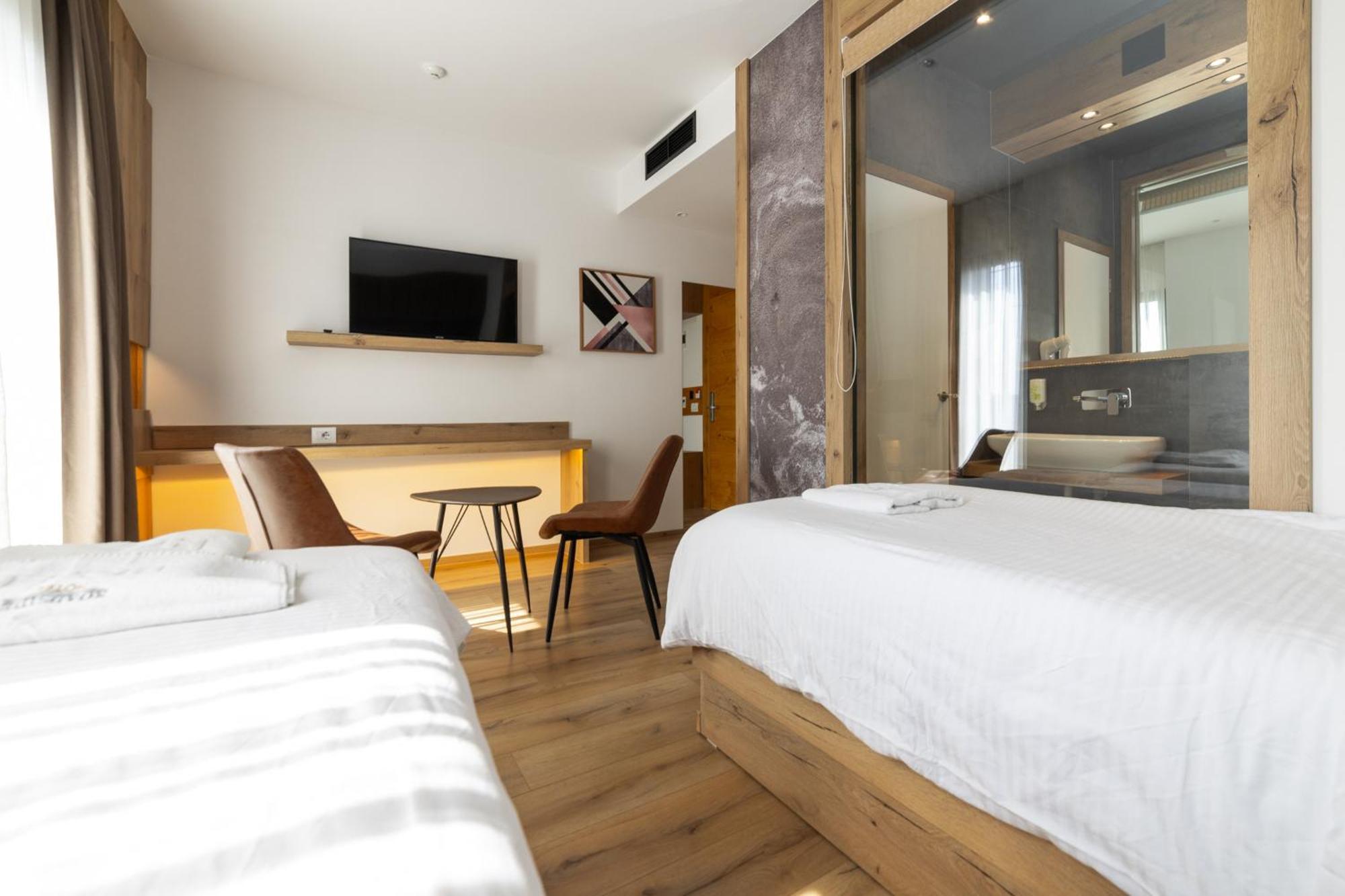 Roadside Hotel Lipjan Екстер'єр фото