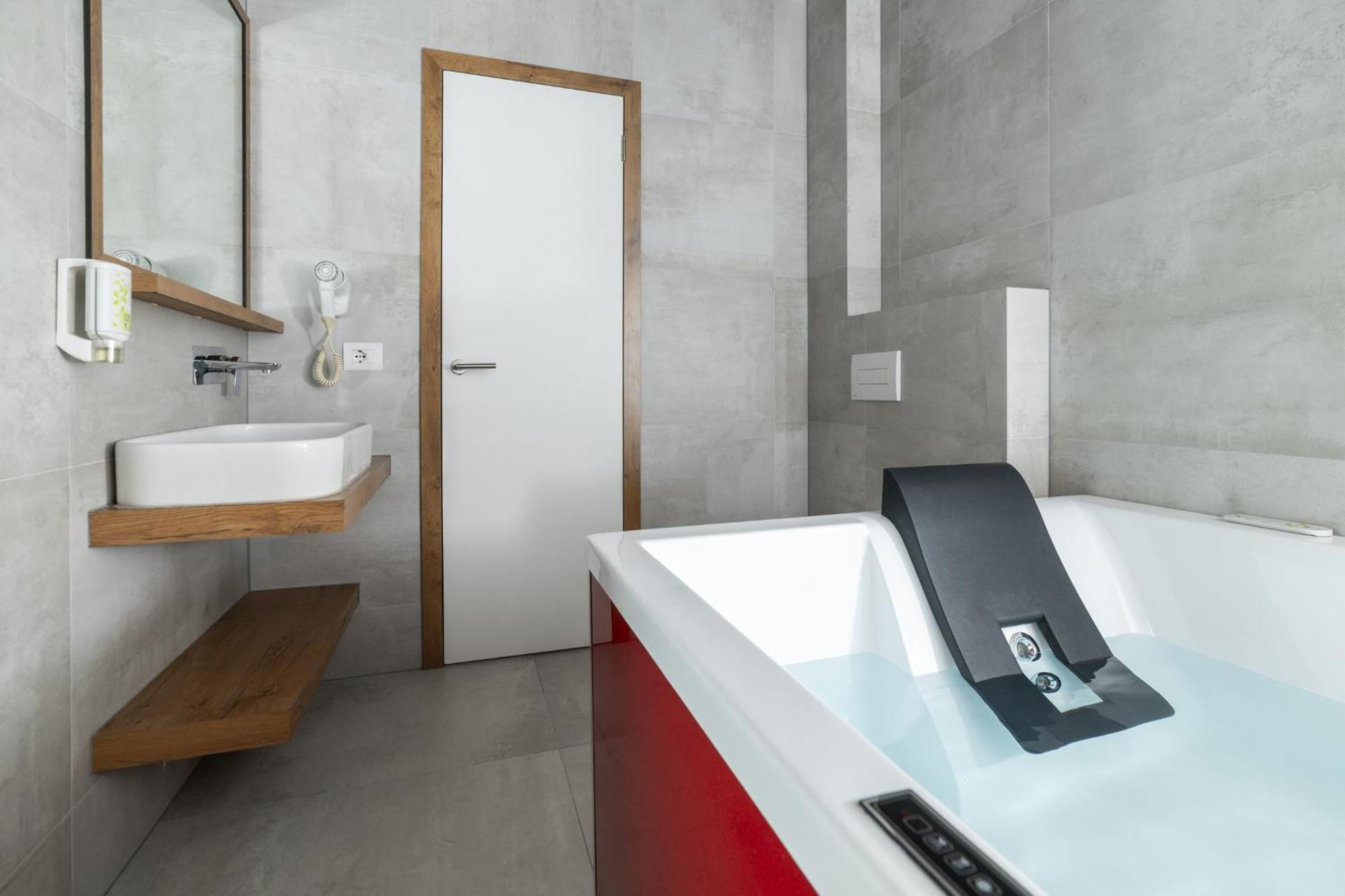 Roadside Hotel Lipjan Екстер'єр фото