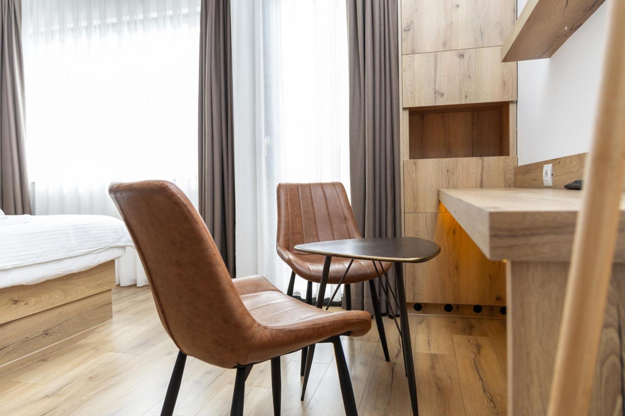 Roadside Hotel Lipjan Екстер'єр фото