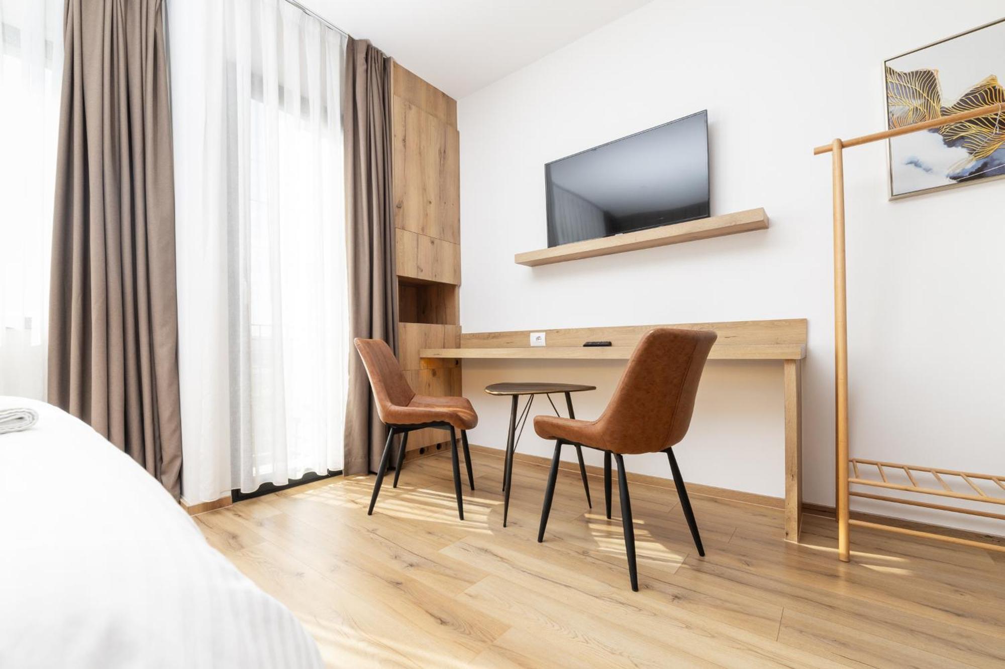 Roadside Hotel Lipjan Екстер'єр фото