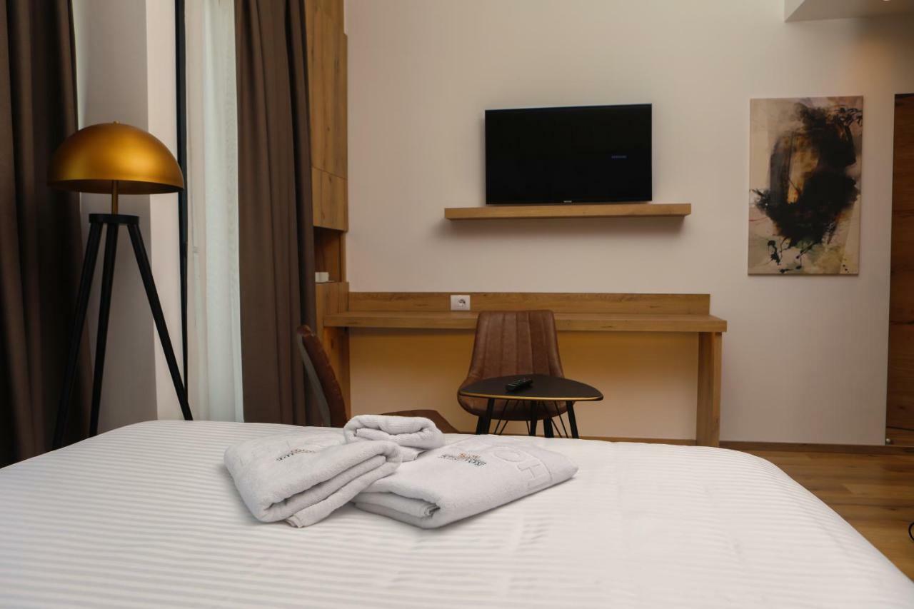 Roadside Hotel Lipjan Екстер'єр фото