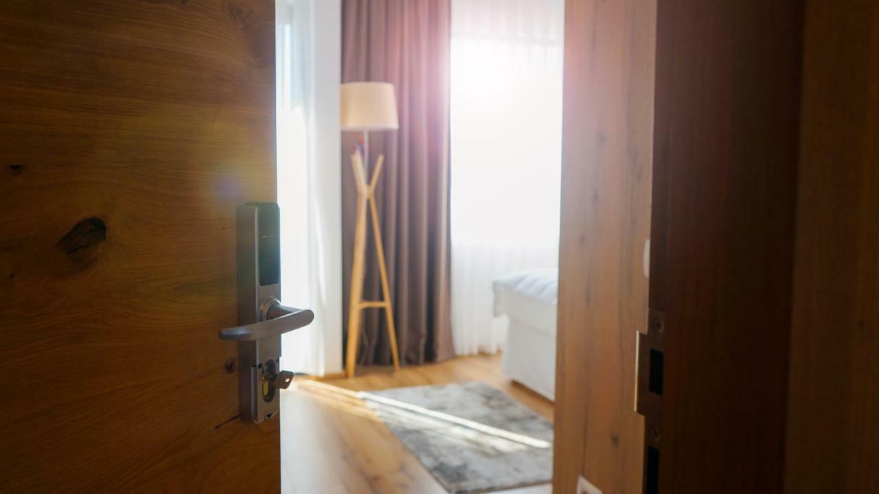 Roadside Hotel Lipjan Екстер'єр фото
